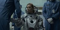 Infiniti – Anna (Céline Sallette) hat endlich das "Go" für die Rettungsmission. Auf sich allein gestellt, fliegt Anna ins Unbekannte. Sie ist die letzte Hoffnung für die Crew der ISS, denn der bleibt nicht mehr viel Zeit.