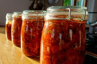 Zu Tisch ... – Fermentiertes schmeckt leicht sauer und ist sehr gesund. Das koreanische Kimchi lässt sich auch einfach mit heimischem Gemüse herstellen.