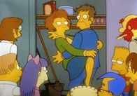 Die Simpsons – Die Kinder ertappen Rektor Skinner und Mrs. Krabappel in flagranti in der Besenkammer.