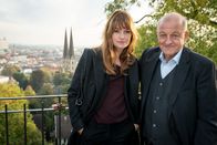 Wilsberg – Auf ihren Patenonkel Georg Wilsberg (Leonard Lansink) kann Alex Holtkamp (Ina Paule Klink) sogar im fernen Bielefeld zählen.