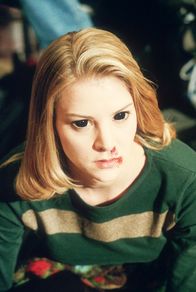 Buffy - Im Bann der Dämonen – Aus Rachsucht zwingt Xander seine Mitschülerin Amy (Elizabeth Anne Allen), die über Zauberkräfte verfügt, Cordelia mit einem Liebeszauber zu belegen.