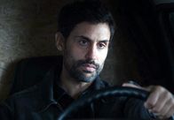 Homeland – Wird er seinen geplanten Anschlag wirklich durchziehen oder kann er noch rechtzeitig gestoppt werden? Bibi (René Ifrah)...
