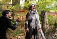 Manche mögen's glücklich – Humor ist, wenn man trotzdem lacht: Lina (Julia Brendler) und Markus (Stephan Luca) amüsieren sich über ihre eigene Tollpatschigkeit bei der Rettung eines Schoßhündchens.