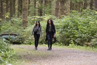 Charmed – Mel Vera (Melonie Diaz, l.); Macy Vaughn (Madeleine Mantock, r.)