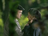 Pfarrer Braun – Messdiener Armin (Antonio Wannek) trifft sich heimlich mit der schönen Novizin Anna (Anna Maria Mühe).