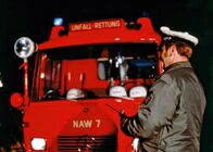 Notarztwagen 7 – Notarztwagen 7 im Einsatz am Unfallort.