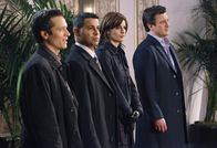 Castle – Verfolgen eine heiße Spur: (v.r.n.l.) Castle (Nathan Fillion), Bakett (Stana Katic), Javier Esposito (Jon Huertas), Kevin Ryan (Seamus Dever)...
