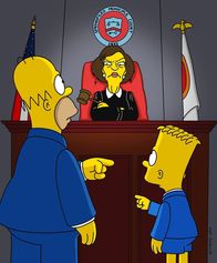 Die Simpsons – Richterin Harm (M.) sieht in diesem Vorfall eine grobe Vernachlässigung der elterlichen Aufsichtspflicht und verurteilt Homer (l.) dazu, mit einem Seil an Bart (r.) gefesselt zu werden.