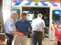 Abgründe - Unfassbare Verbrechen – Karl explaining everything to the paramedics.