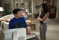 Fresh off the Boat – Eddie Huang (Hudson Yang, l.); Jessica Huang (Constance Wu, r.)