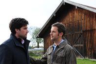 Sturm der Liebe – Konstantin (Moritz Tittel, l.); Nils (Florian Stadler, r.)