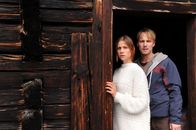 Die Bergretter – In Ben (Christian Erdt) hat Maike (Katrin Heß) endlich jemanden gefunden, dem sie sich anvertrauen kann.