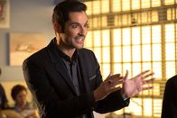 Lucifer – Ein möglicher Mörder bezeichnet sich selber als Gott, was Lucifer (Tom Ellis) zu besonderen Nachforschungen veranlasst, die Erstaunliches zu Tage bringen ...