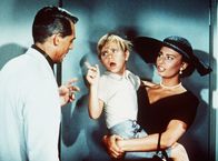 Hausboot – Cinzia (Sophia Loren) versteht sich sehr gut mit Tom's (Cary Grant) Kindern, die allerdings gegenüber ihrem Vater manchmal recht widerspenstig reagieren.