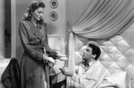 Verdacht – Lina (Joan Fontaine) befürchtet, dass ihr Mann (Cary Grant) sie umbringen will, um an ihre Lebensversicherung heranzukommen.
