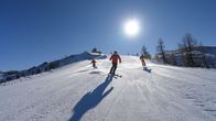 Harrys schönste Zeit – Moderator Harry Prünster beim early morning skiiing mit Franz Klammer.