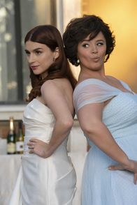You're the Worst – Gretchen (Aya Cash, l.); Lindsay (Kether Donohue, r.)