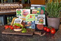 Nelson Müllers großer Burger-Check - Vegetarisch oder Fleisch? – Wir lieben Burger - aber muss es immer Fleisch sein? Nelson Müller vergleicht die beliebtesten Angebote nach Qualität, Gesundheit und Geschmack.