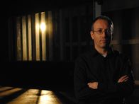Exodus Erde – Caleb Scharf, Columba University's Director of Astrobiology, giving an interview on the biological and physical needs of travelling and living in space.