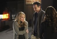 Ghost Whisperer - Stimmen aus dem Jenseits – Melinda (Jennifer Love Hewitt, r.) versucht zwischen Ricks (Currie Graham, M.) Geist und Morgan Jeffries (Hilary Duff, l.) zu vermitteln.