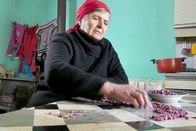 GEO Reportage – Zum Festessen für die Seelen muss Zebo Jajvani etwas Vegetarisches kochen.