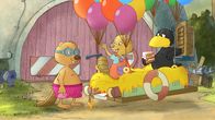 Der kleine Rabe Socke – Zu Sockes Leidwesen will Henry mit auf die Ballonfahrt.