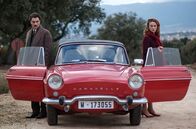 Velvet – Mateos (Javier Rey) Bemühungen, Clara (Marta Hazas) Fahrstunden zu geben, enden im Fiasko.
