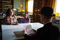 Pan Tau – Elena (Natalie St. John Porther) und ihre Mutter sind besorgt. Kann Pan Tau (Matt Edwards) helfen?