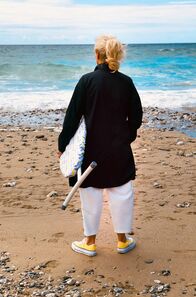 Zum 60. Geburtstag von Ina Müller: Inas Reisen (NDR) – Ina Müller ist eine steife Brise gewohnt. Auch in Cornwall pustet der Wind ganz schön stark. Ob Ina Müller mit diesem Surfbrett wirklich surfen gehen kann?