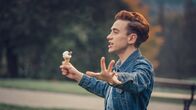 It's a Sin – Ritchies (Olly Alexander) Zustand verschlechtert sich immer weiter und schon bald droht sein Geheimnis, ans Licht zu kommen.