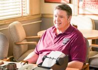 Young Sheldon – George Cooper sen. (Lance Barber)