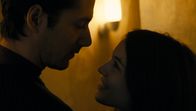 neoriginal: Bad Banks – Zwischen Jana (Paula Beer) und Ben (Noah Saavedra) hat sich eine Liebesbeziehung entwickelt. Doch wie lange wird das gut gehen?