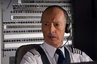 Mayday - Alarm im Cockpit – REENACTMENT: Captain Chesley Sullenberger (played by Chris Britton).