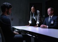 Criminal Minds: Evolution – Tyler Green (Ryan-James Hatanaka, l.); Dr. Tara Lewis (Aisha Tyler, Mitte)