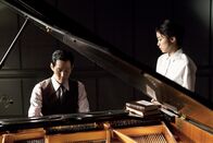 Das Hausmädchen – Hausherr Hoon (Lee Jung-jae) beginnt eine Affäre mit Eun-yi (Jeon Do-yeon).