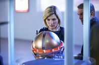 Doctor Who – Twirly (l), The Doctor (Jodie Whitaker), Graham (Bradley Walsh, r)