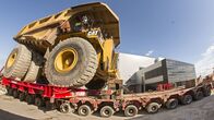 Mega Transport – Transport der Superlative: Der Caterpillar 797B ist mit seinen 300 Tonnen ein echtes Schwergewicht – zu schwer, um auf Albertas Highways zu fahren.