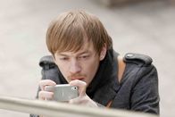 Danni Lowinski – Steht Danni bei einem neuen Fall mit Rat und Tat zur Seite: Hannes (Tino Mewes) ...