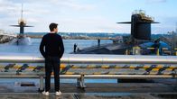 The Wolf's Call - Entscheidung in der Tiefe – Nachdem er vom Dienst suspendiert wurde, sehnt sich Chanteraide (François Civil) danach, seinen Dienst auf einem U-Boot wieder aufzunehmen.