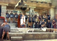 Romulus und Remus – Der tyrannische König Amulius (Franco Volpi, Mitte) regiert seit 20 Jahren unrechtmäßig die Stadt Alba Longa.