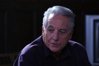 The Lazarus Project – Father Ezra (Bob Gunton) spielt mit Leben und Tod ...