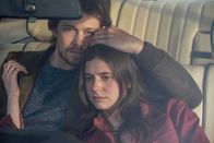 Conversations with Friends – Nick (Joe Alwyn) ist es ernst mit Frances (Alison Oliver). Er will seiner Frau von Frances erzählen, doch das Risiko, dass dadurch alles in die Brüche geht, ist hoch.