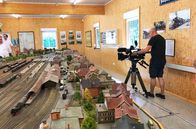 Eisenbahn-Romantik – SWR-Kameramann Lorenz Pagés sucht nach der richtigen Perspektive: Motive gibt es in Aalen genug.