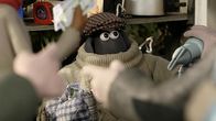 Shaun das Schaf – Verkleidet mit dickem Pullover und Kappe sieht kein Mensch, wer Shaun wirklich ist.