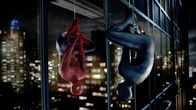 Spider-Man 3 – Ein Symbiont befällt Peter Parker (Tobey Maguire) und verändert ihn grundlegend: Nicht nur sein Kostüm wandelt sich, auch seine Kräfte als Spider-Man wachsen – doch der Preis dafür ist hoch.