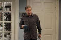 Last Man Standing – Mike (Tim Allen) nutzt die neue Arbeitssituation seiner Tochter, um ihr den Kapitalismus näher zu bringen ...