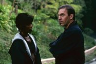 Bodyguard – Langsam kommen sich die eigensinnige Rachel Marron (Whitney Houston, l.) und ihr Bodyguard Frank Farmer (Kevin Costner, r.) näher ...