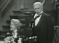 Dinner for One – Dinner for One Bietet ein weiteres Glas an: May Warden als Miss Sophie, Freddie Frinton als Butler James