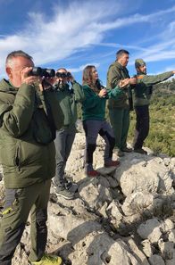 Wildnis Europa – Die Biodiversitäts-Expertin Manuela Manca ist alarmiert, nachdem sie Lämmer außerhalb der üblichen Setzzeit im Frühjahr entdeckt hat. Das könnte auf eine Krankheit hinweisen.