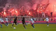 Inside Ultras - Mehr als Fußball – Die Welt der Ultras ist genauso faszinierend wie unzugänglich: Sie sorgen für farbenfrohe Stimmung in den Stadien und stehen bedingungslos hinter ihrem Verein - zur Not auch radikal.